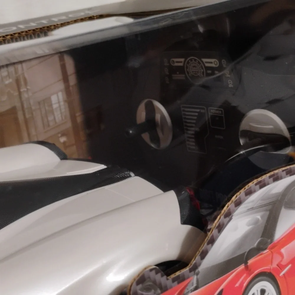 (A-4) NWT Pagani Huayra R/C Scale 1:14 Pearl White Sport Car Large